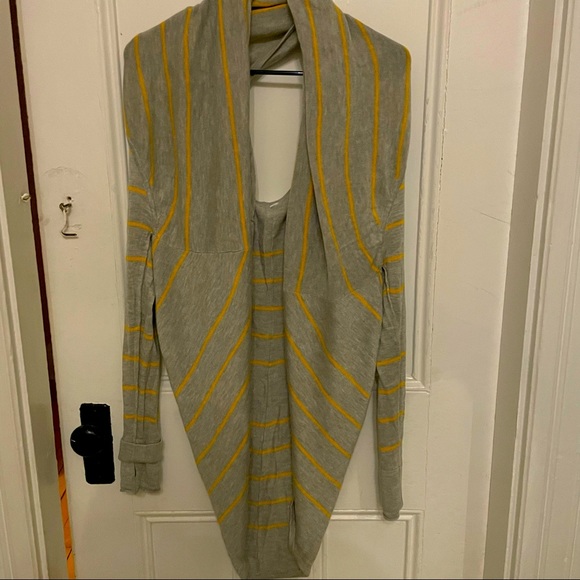 Lululemon twist and wrap grey and yellow can be worn multiple ways size 10 - Picture 3 of 7